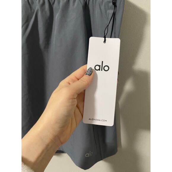 New Alo Yoga Men's 5" Circuit Shorts, Steel Grey Size XL - Picture 3 of 4